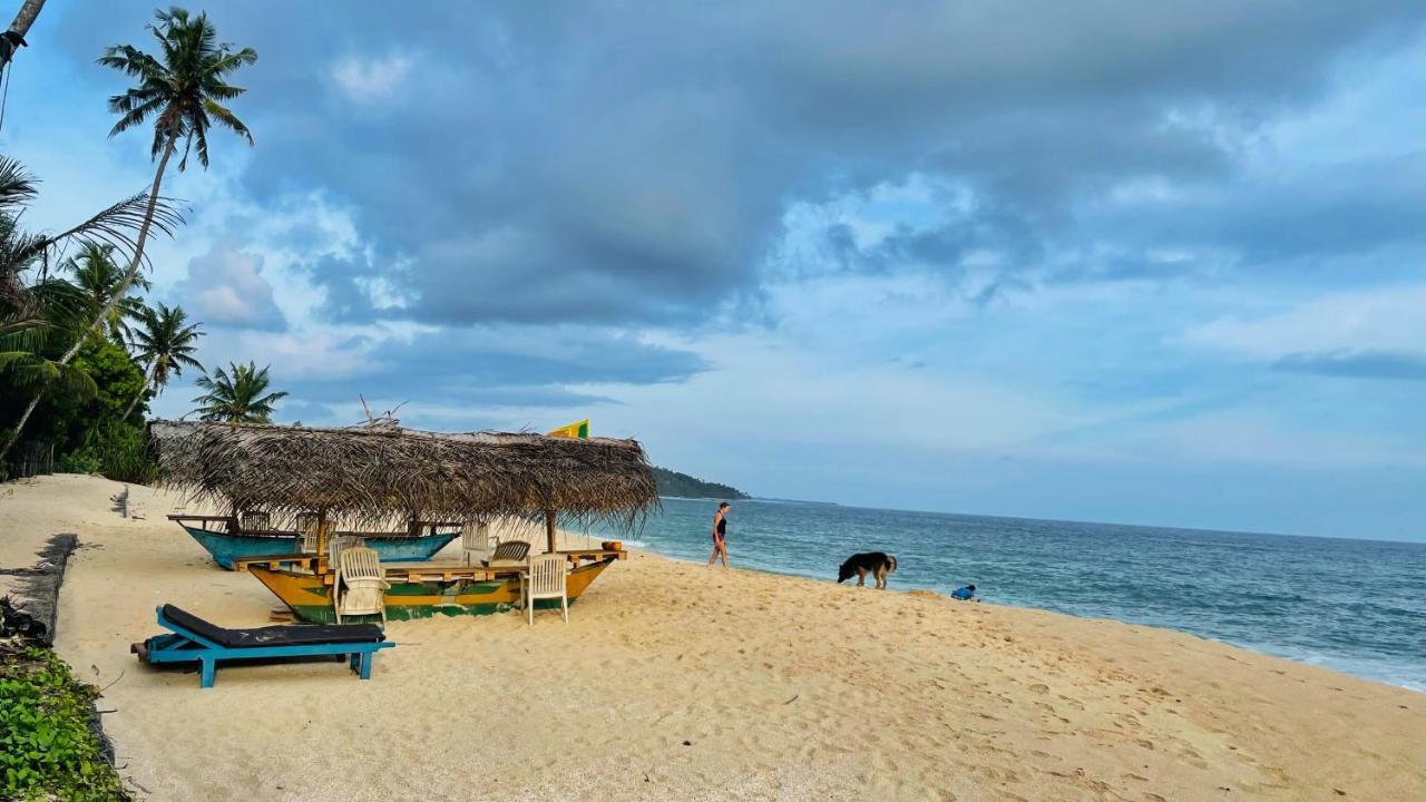Beverly Beach Mirissa Hotel Exterior photo